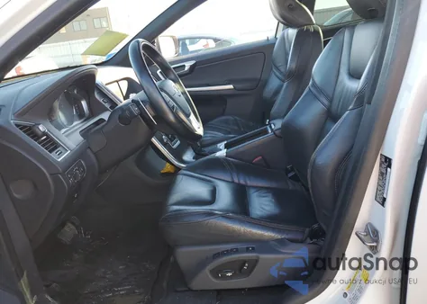 2015 Volvo Xc60 T6 Platinum z USA, uszkodzony, nr VIN YV4902RD1F2582807